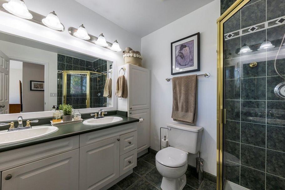 895 E 12th Street North Vancouver, BC - 16