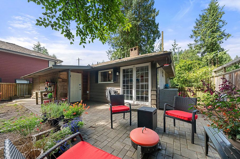 2010 Mackay Avenue North Vancouver, BC - 24