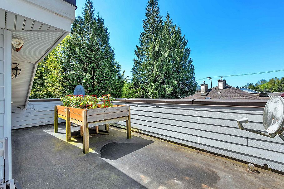 786 W 17th Street North Vancouver, BC - 34