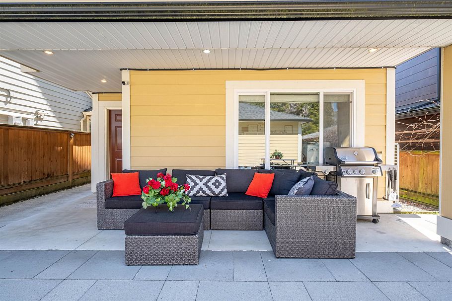 318 W 18th Street North Vancouver, BC - 30