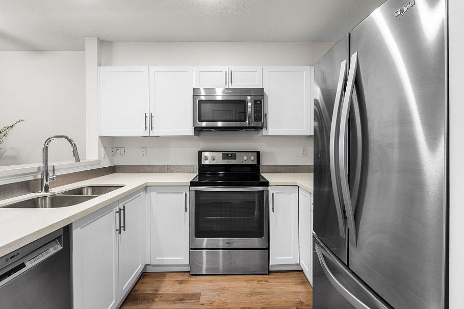 113 147 E 1st Street North Vancouver, BC - 6