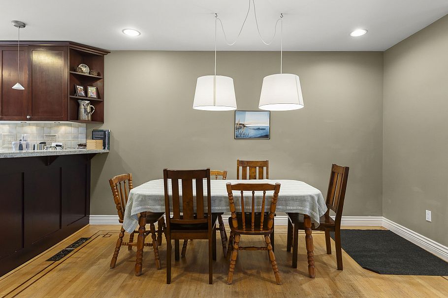 4549 W 12th Avenue Vancouver, BC - 9