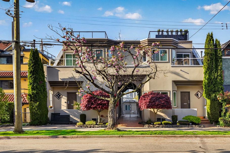 1261 W 7th Avenue Vancouver, BC - 2