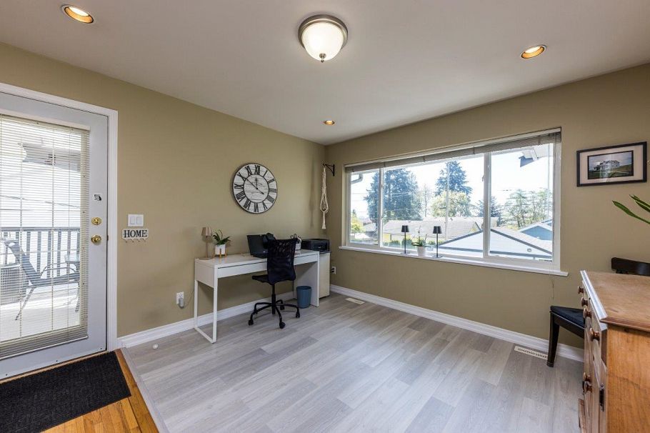 895 E 12th Street North Vancouver, BC - 12