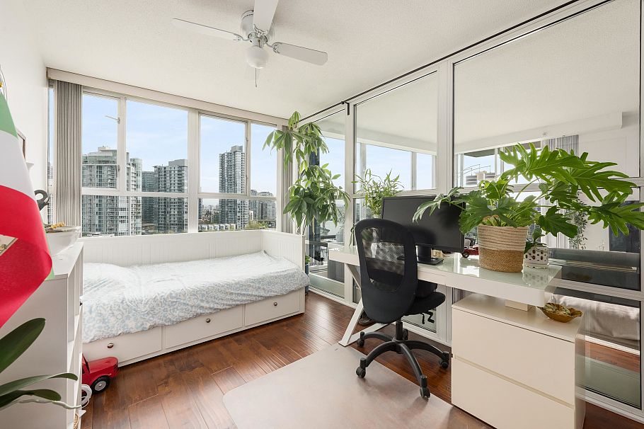 1201 1228 Marinaside Crescent Vancouver, BC - 16