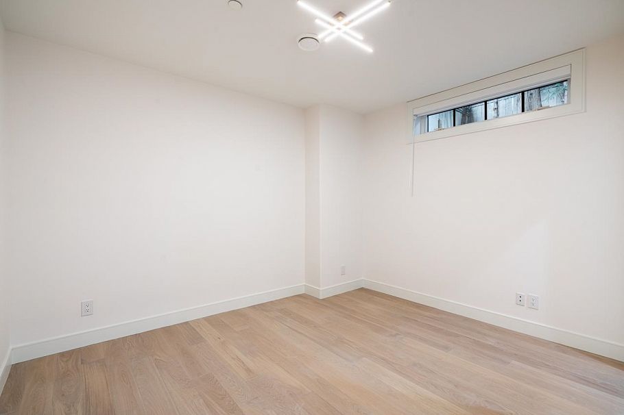 1203 W 38th Avenue Vancouver, BC - 31