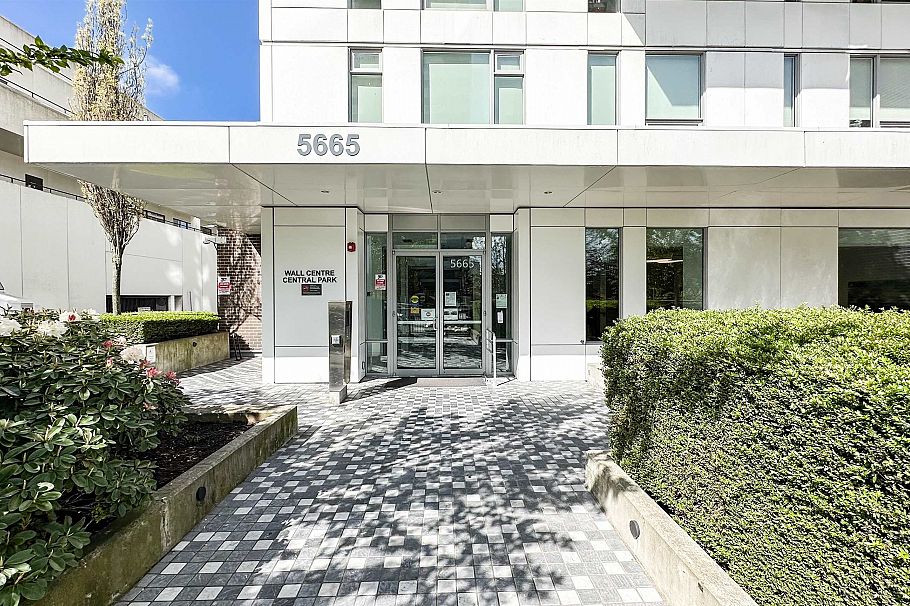 2703 5665 Boundary Road Vancouver, BC - 2