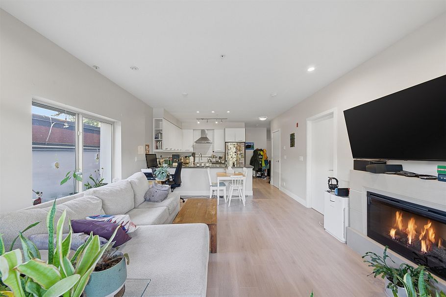 204 1273 Marine Drive North Vancouver, BC - 8