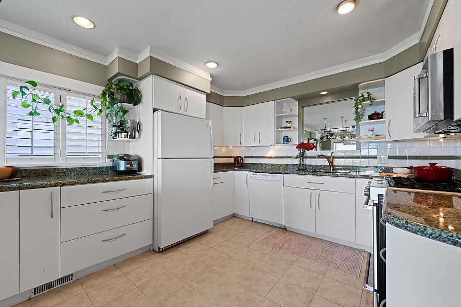 353 Newdale Court North Vancouver, BC - 11