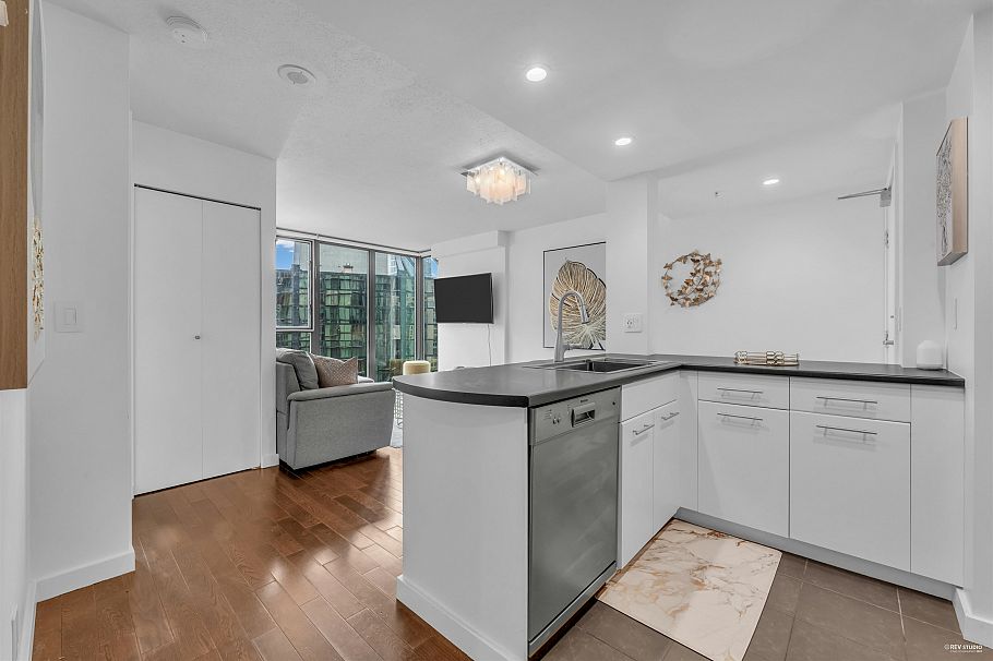 2106 1331 W Georgia Street Vancouver, BC - 2