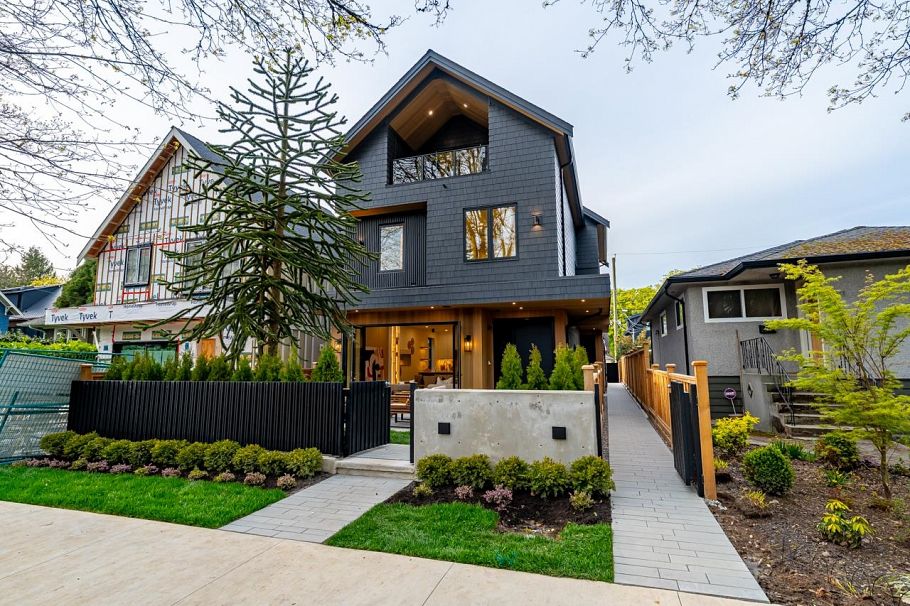 1 3345 W 13th Avenue Vancouver, BC - 3