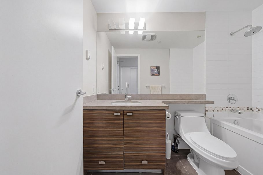 204 1273 Marine Drive North Vancouver, BC - 24