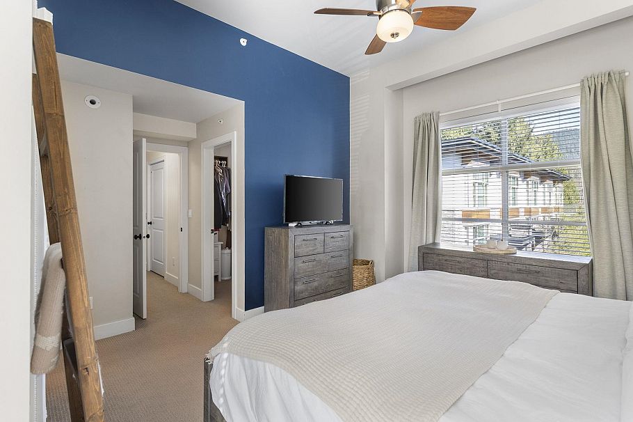 8 3025 Baird Road North Vancouver, BC - 20