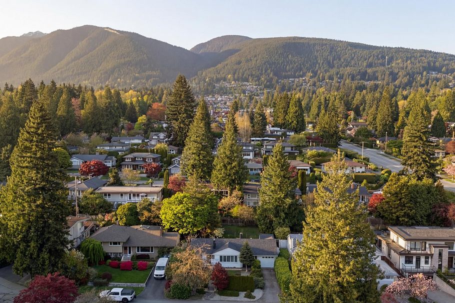 744 Kilkeel Place North Vancouver, BC - 25