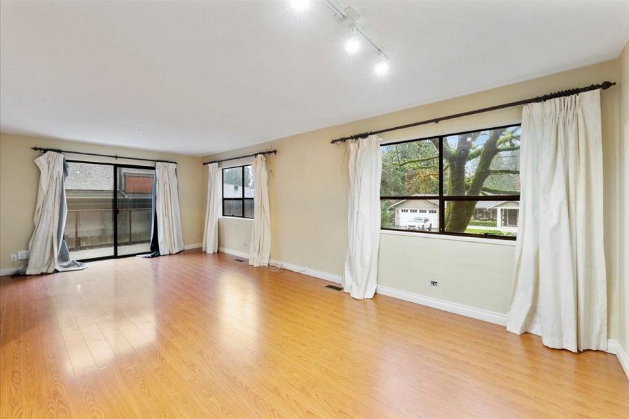 1064 Ruthina Avenue North Vancouver, BC - 13