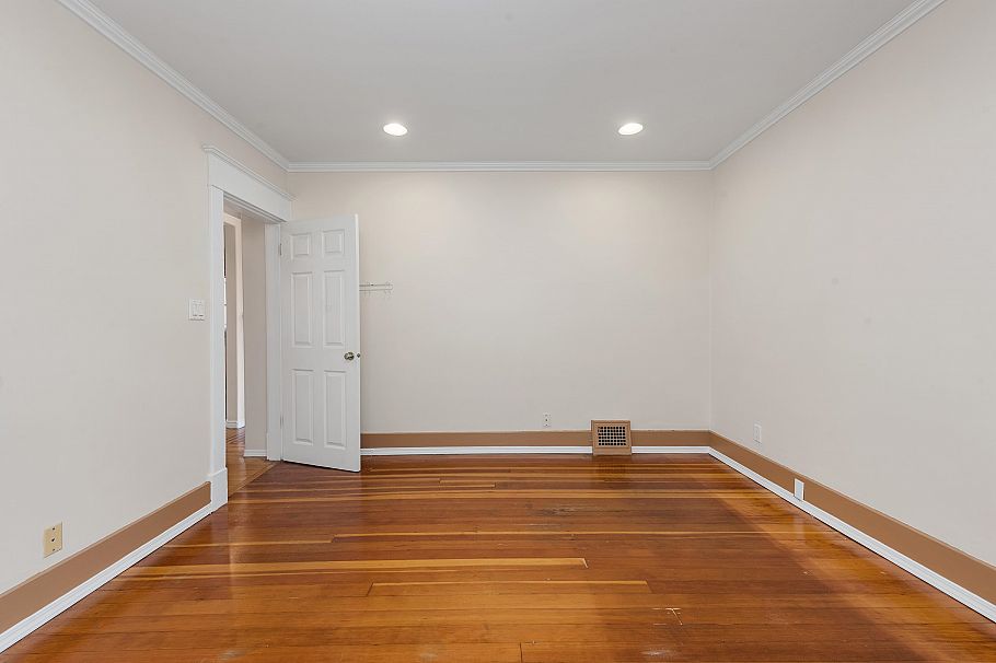 153 SE Marine Drive Vancouver, BC - 11