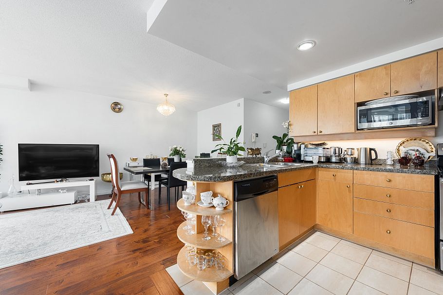 1201 1228 Marinaside Crescent Vancouver, BC - 7