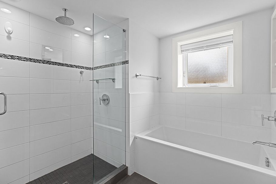 6297 Mackenzie Street Vancouver, BC - 30