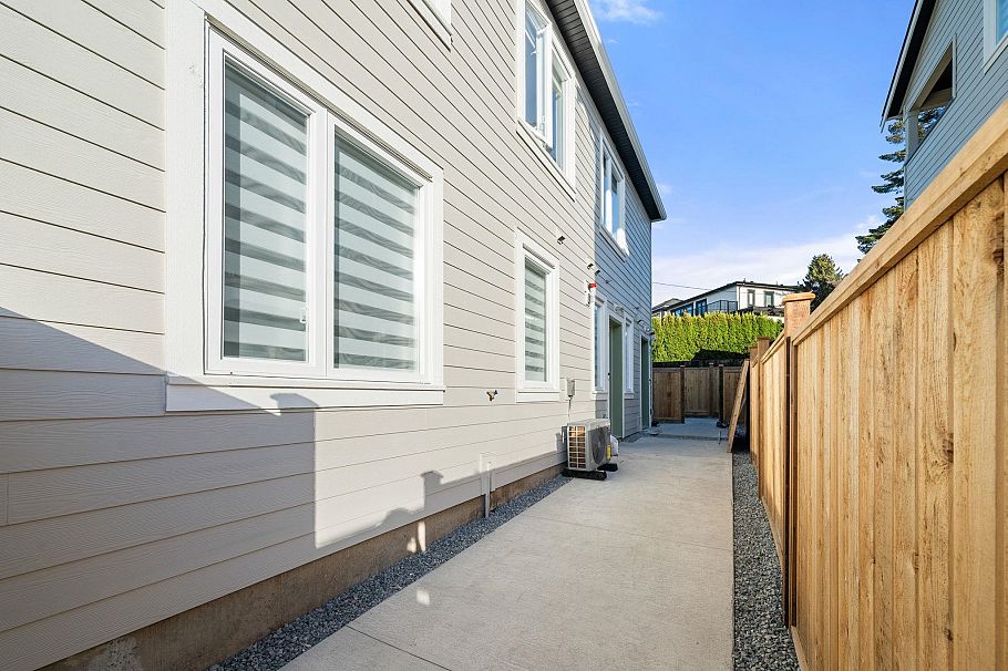 2 3583 Haida Drive Vancouver, BC - 4