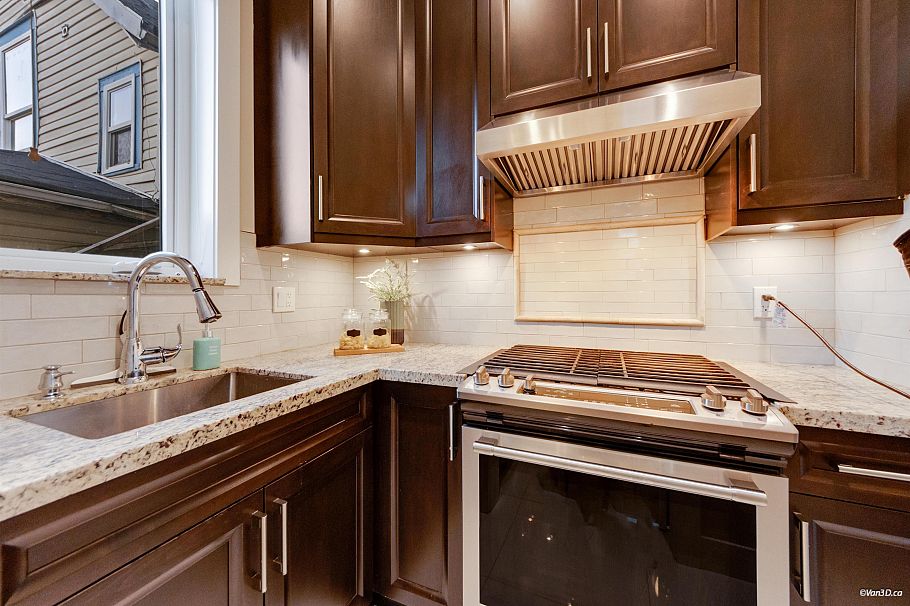 3582 Franklin Street Vancouver, BC - 11