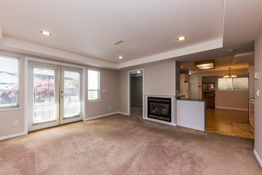 895 E 12th Street North Vancouver, BC - 24