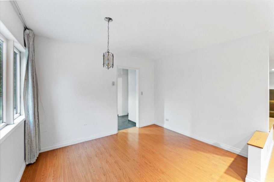 1064 Ruthina Avenue North Vancouver, BC - 11