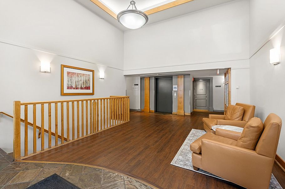 105 365 E 1st Street North Vancouver, BC - 17