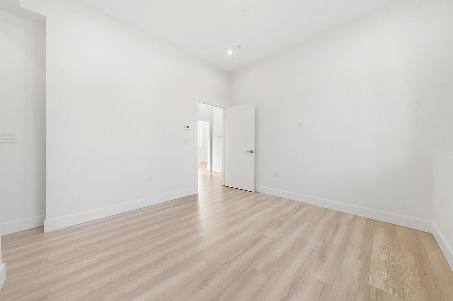 2 3583 Haida Drive Vancouver, BC - 36