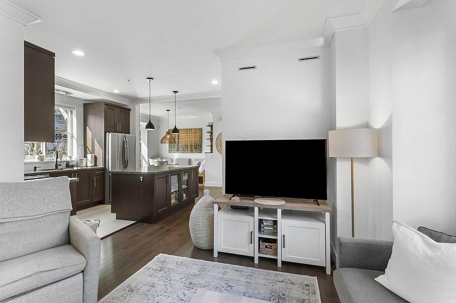 8 3025 Baird Road North Vancouver, BC - 7