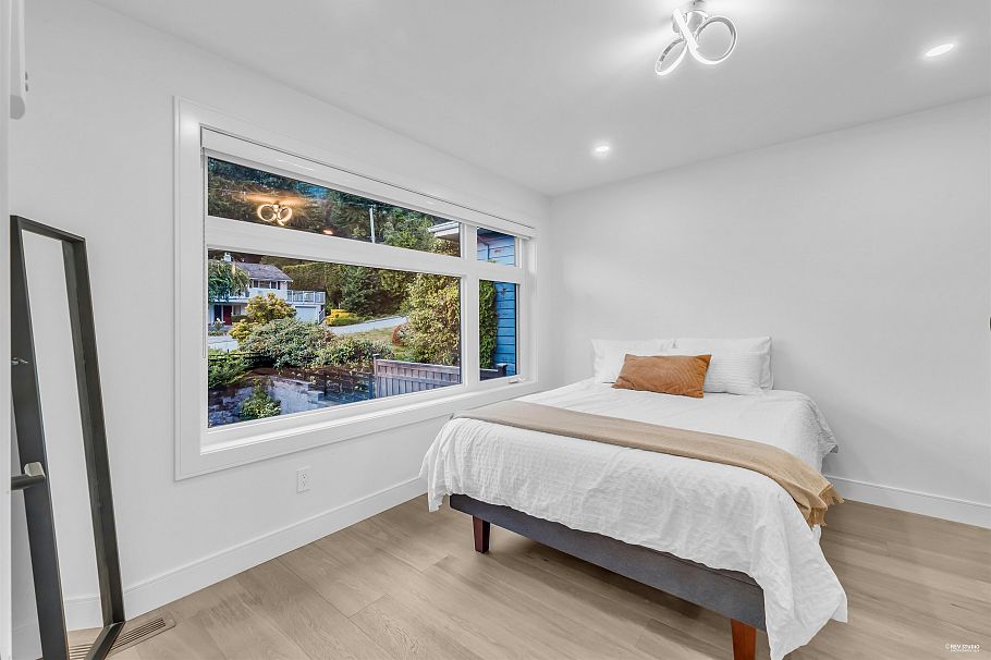 929 Canyon Boulevard North Vancouver, BC - 22