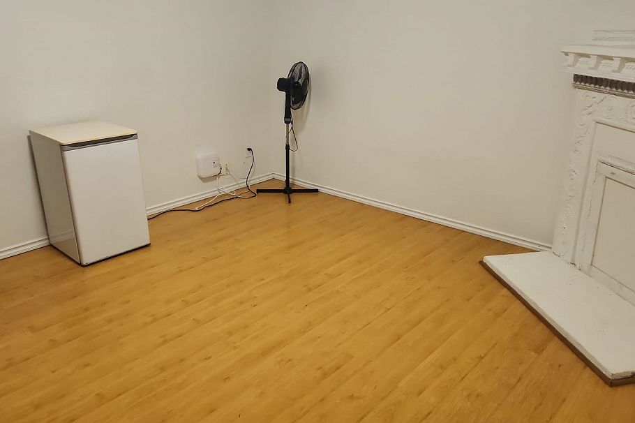 1039 E 41st Avenue Vancouver, BC - 10