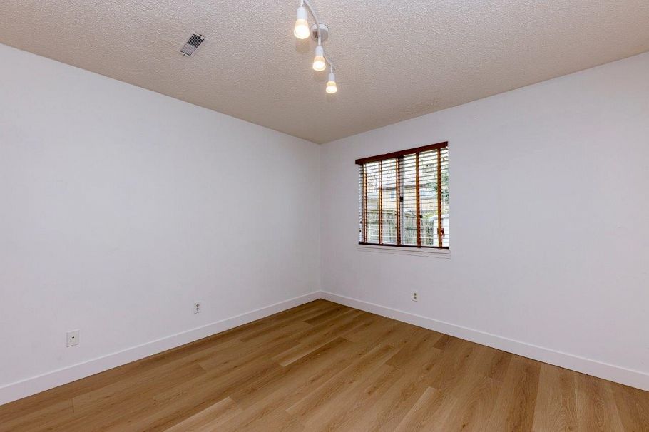 475 Orwell Street North Vancouver, BC - 30