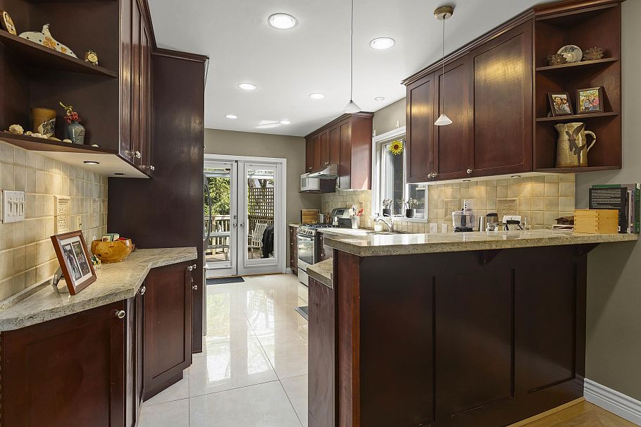 4549 W 12th Avenue Vancouver, BC - 11