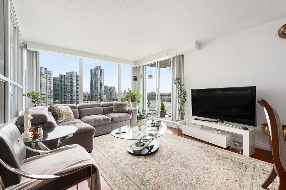 1201 1228 Marinaside Crescent Vancouver, BC - 1