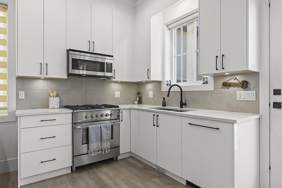 4327 Perry Street Vancouver, BC - 9