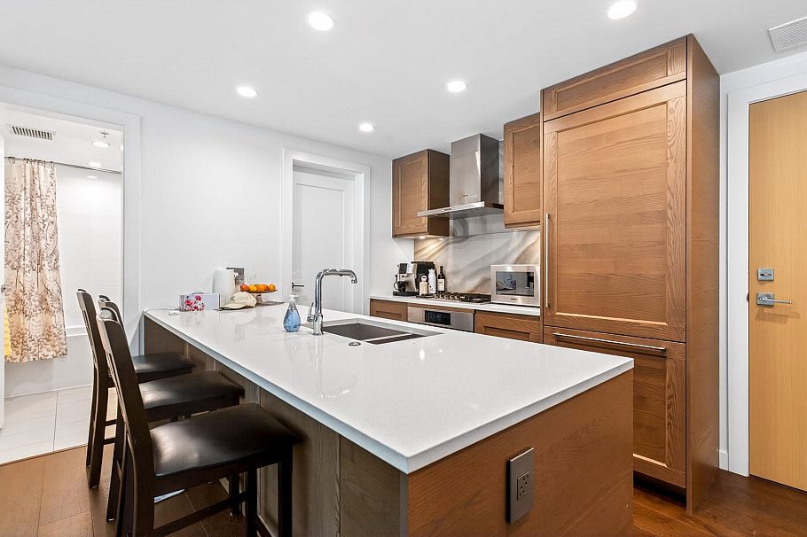 204 5629 Birney Avenue Vancouver, BC - 5