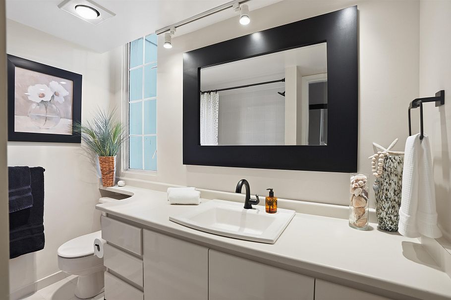 901 1311 Beach Avenue Vancouver, BC - 24