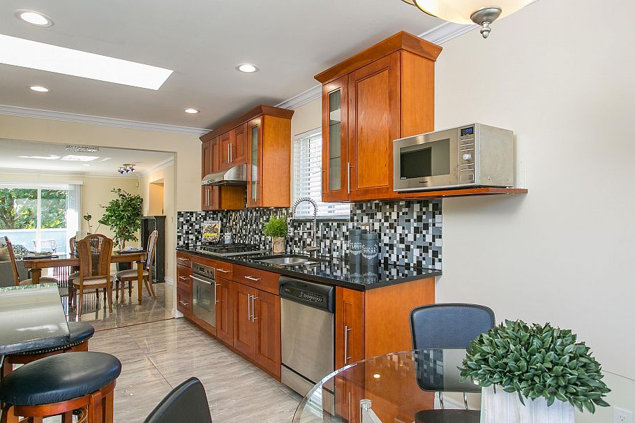 915 E 23rd Avenue Vancouver, BC - 9