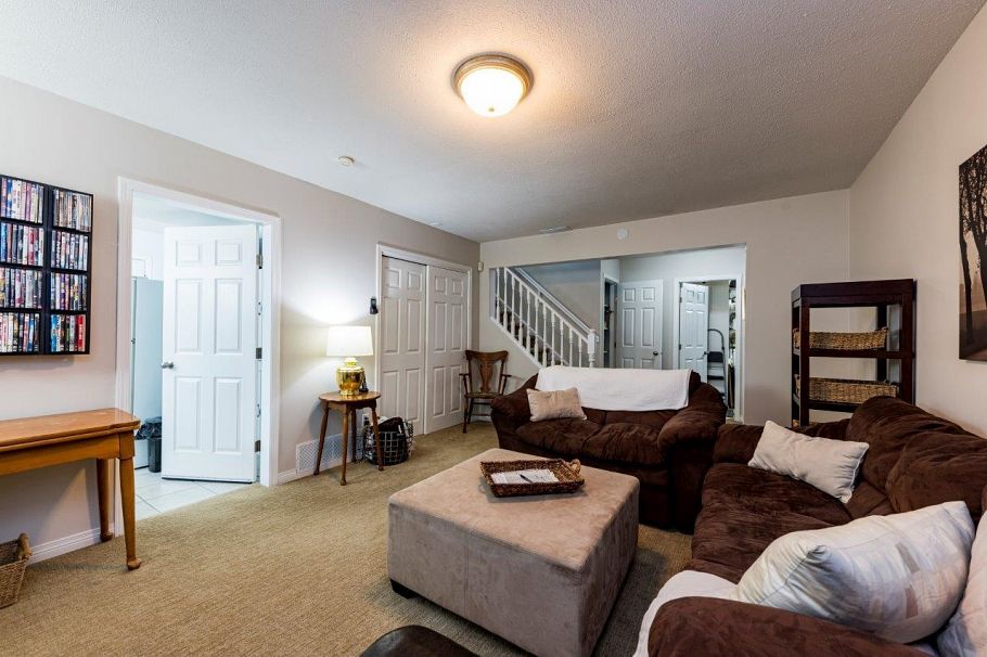 895 E 12th Street North Vancouver, BC - 22