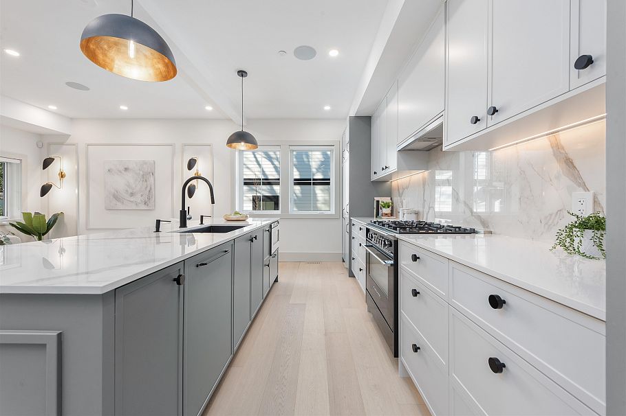 1 375 E 33rd Avenue Vancouver, BC - 5