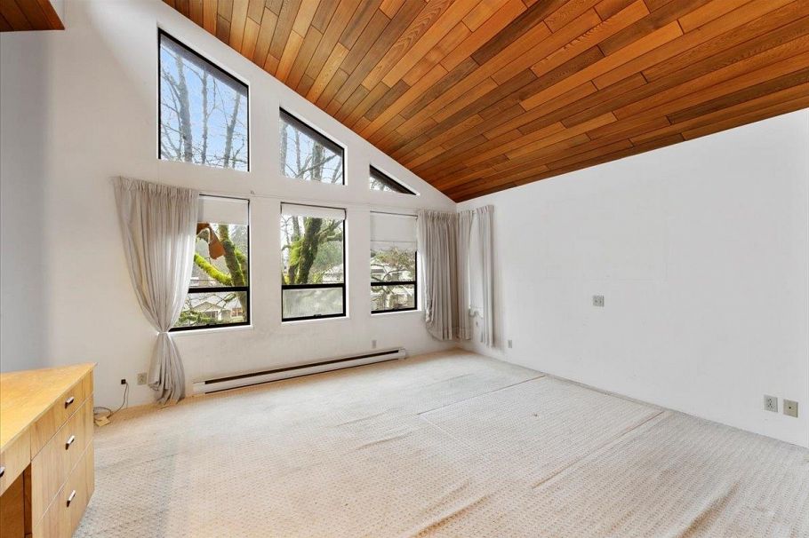 1064 Ruthina Avenue North Vancouver, BC - 21