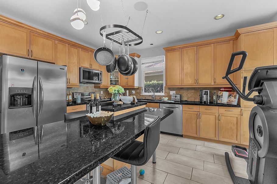 786 W 17th Street North Vancouver, BC - 10