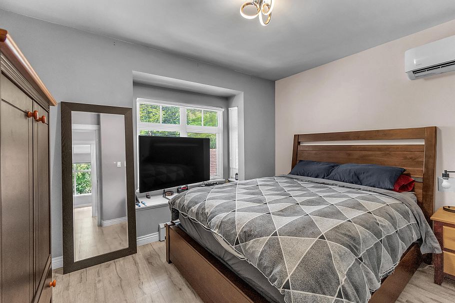 786 W 17th Street North Vancouver, BC - 28