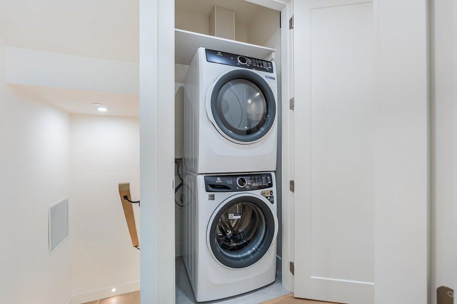 1 3345 W 13th Avenue Vancouver, BC - 20