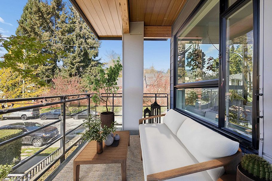 107 715 W 15th Street North Vancouver, BC - 23