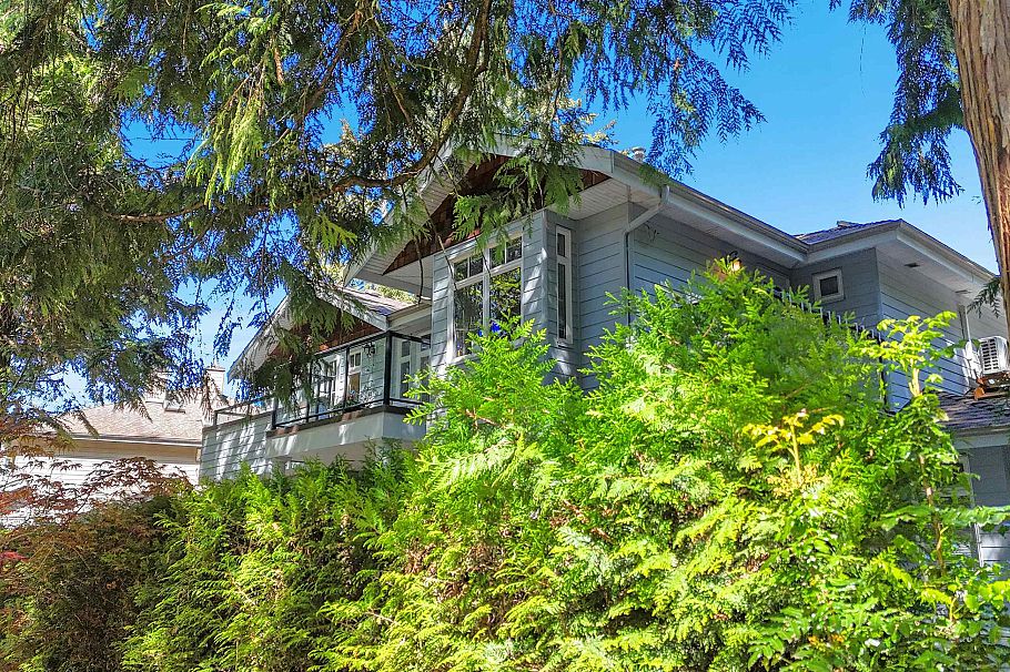 786 W 17th Street North Vancouver, BC - 36