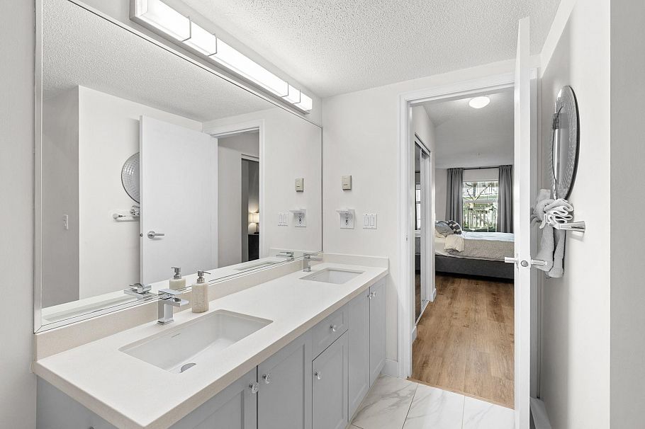 113 147 E 1st Street North Vancouver, BC - 18