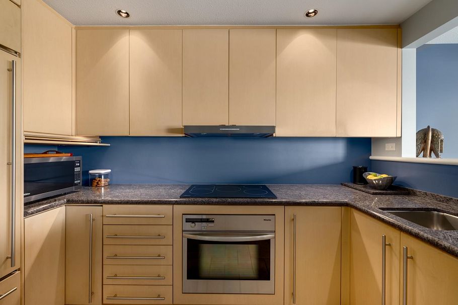 1261 W 7th Avenue Vancouver, BC - 9