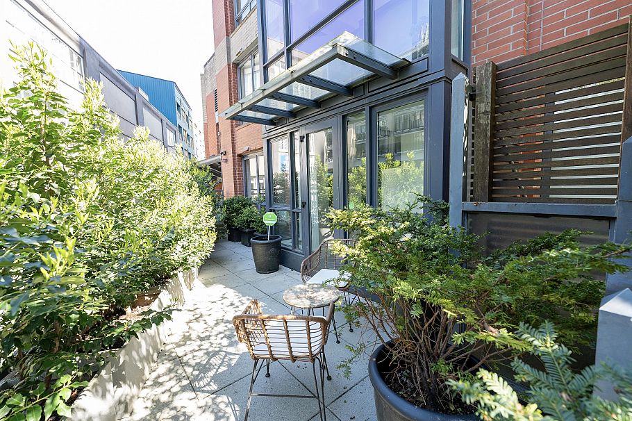 201 289 Drake Street Vancouver, BC - 5