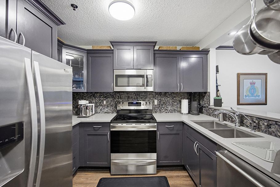 106 735 W 15th Avenue Vancouver, BC - 9